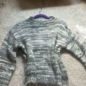 Grey/white sweater